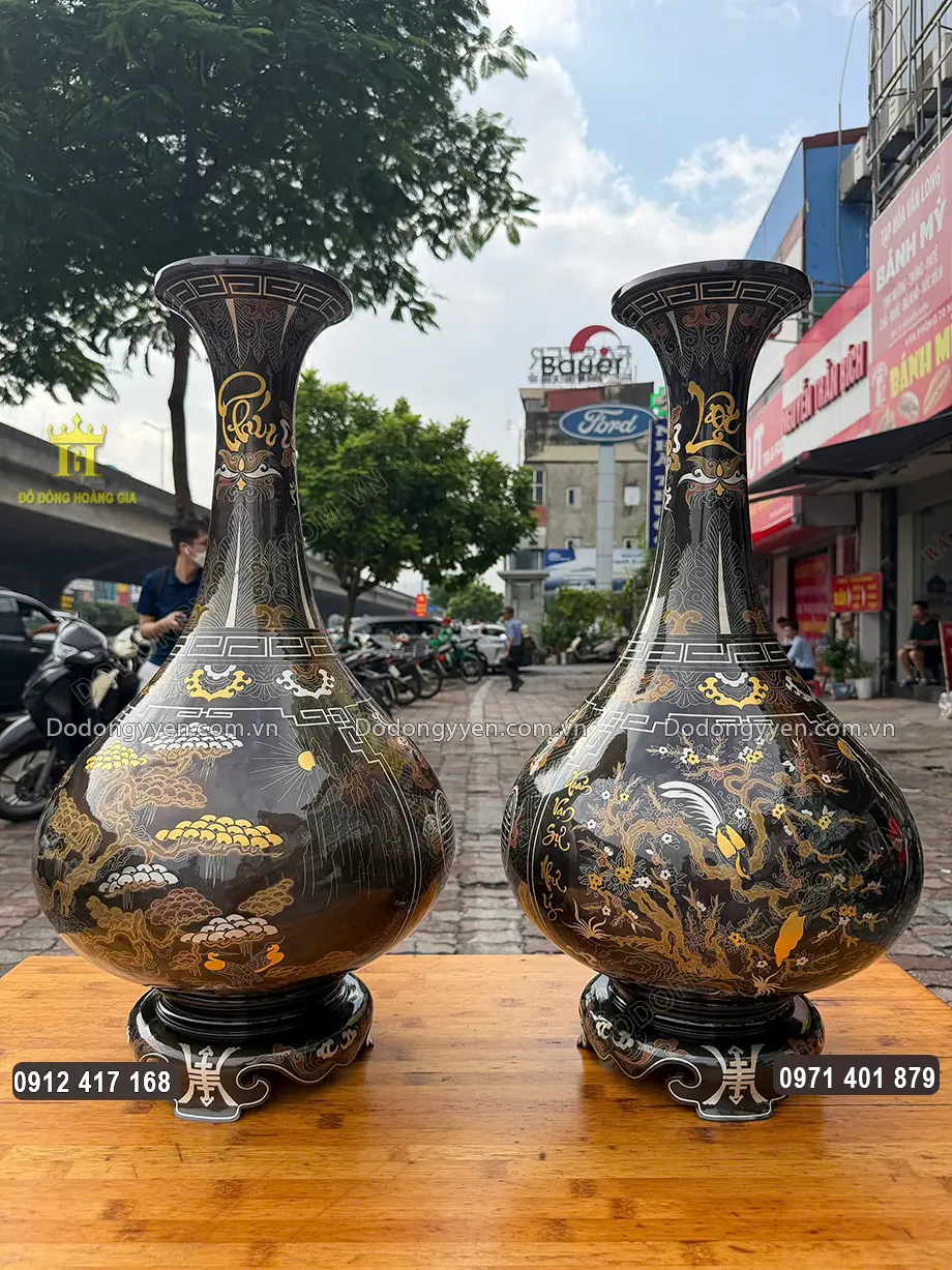 Họa tiết hoa văn được chạm khảm ngũ sắc